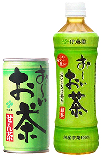 1989年当初の「お～いお茶」（写真左。190g缶）と現在の「お～いお茶」（500mlペットボトル）