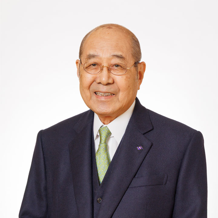 本庄八郎取締役名誉会長の顔写真