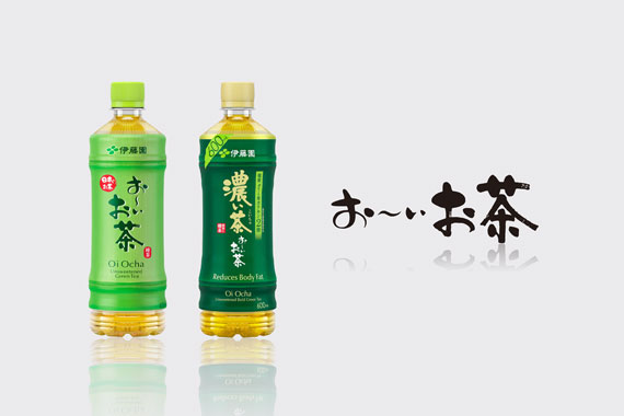 お~いお茶 濃い茶 PET 525ml と お~いお茶 緑茶 PET 525ml、抹茶入り お~いお茶(宇治抹茶「四方の春」使用) PET 525ml がそれぞれ1本ずつ並んでいる。右上に「ギネス ワールド レコードホルダー」のバッヂ